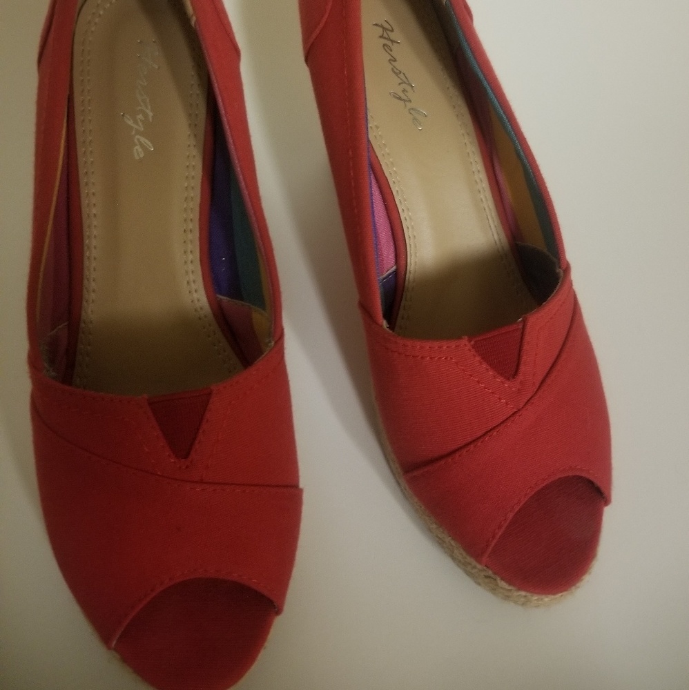 Red wedge shoes